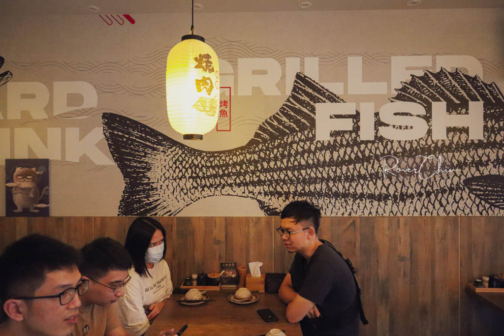 魚小二串燒酒場:台南特色居酒屋，日式風格賣重慶麻辣烤魚? 魚小二